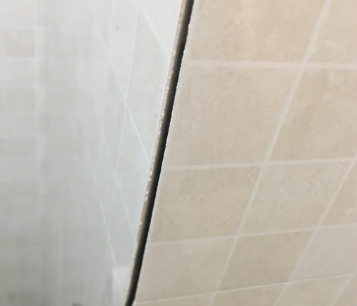 新北瓷砖空鼓维修公司分享阳台瓷砖脱落的修复过程可以分为以下几个步骤